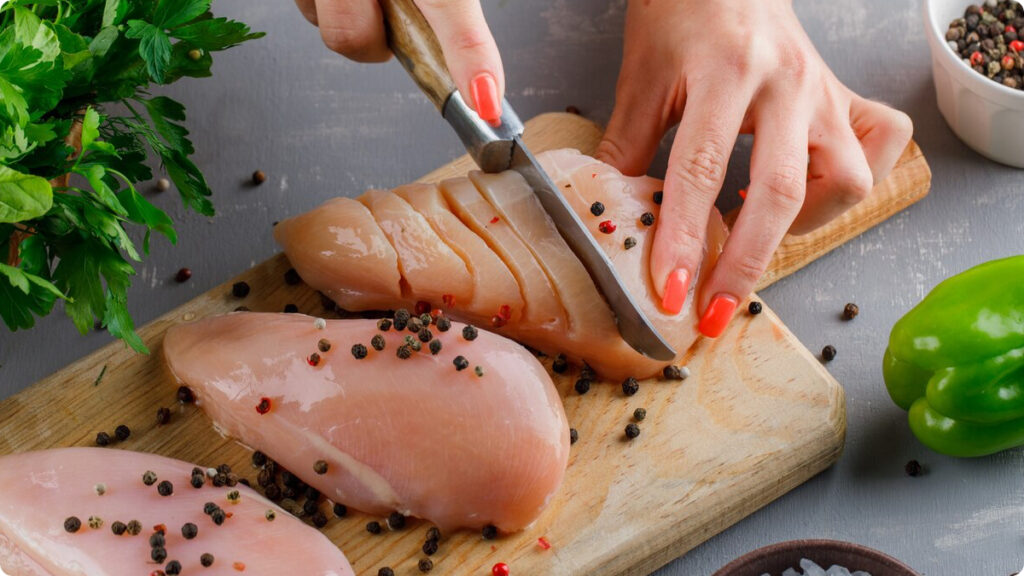 Preparar o frango antes de fritar